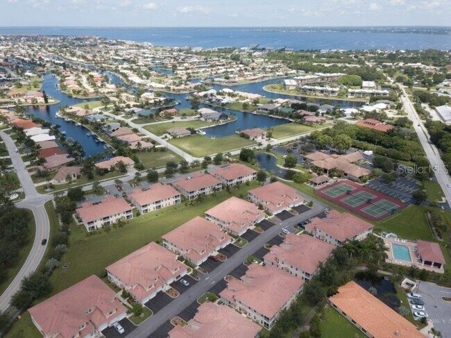 Foto del edificio - 240 West End Dr