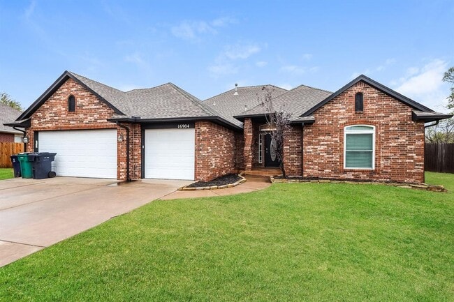 Building Photo - 16904 Gladstone Cir