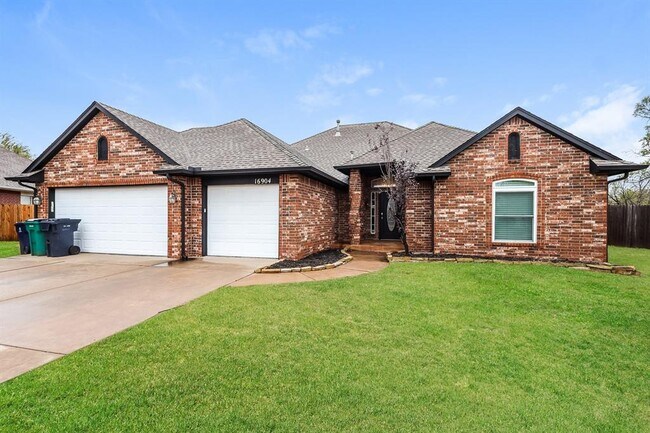 Foto del edificio - 16904 Gladstone Cir