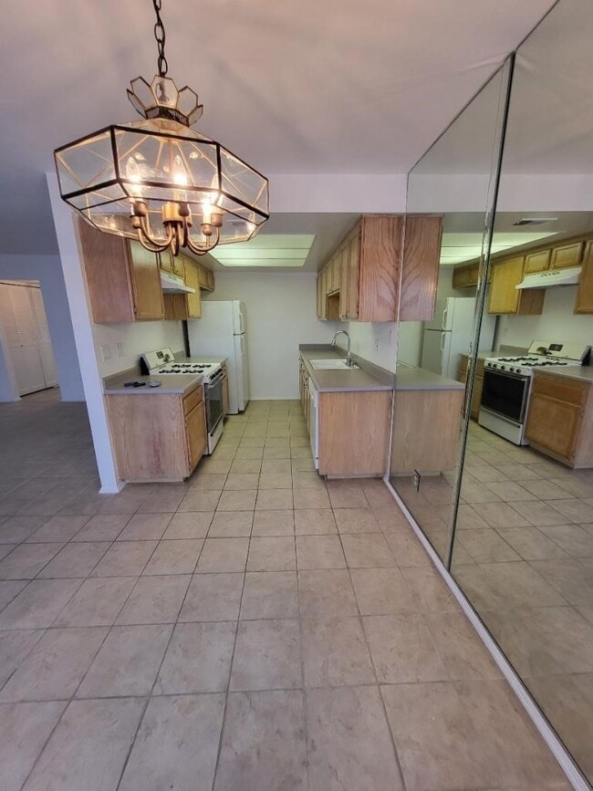 kitchen - 1931 Malcolm Ave