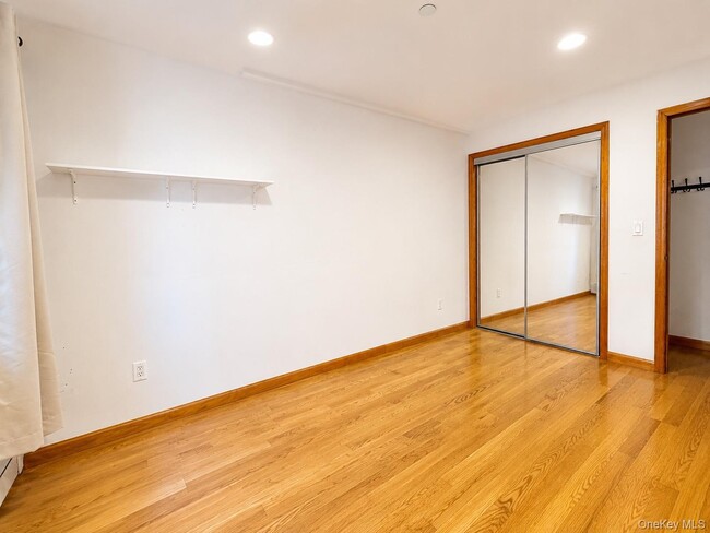 Foto del edificio - 65-44 Woodside Ave