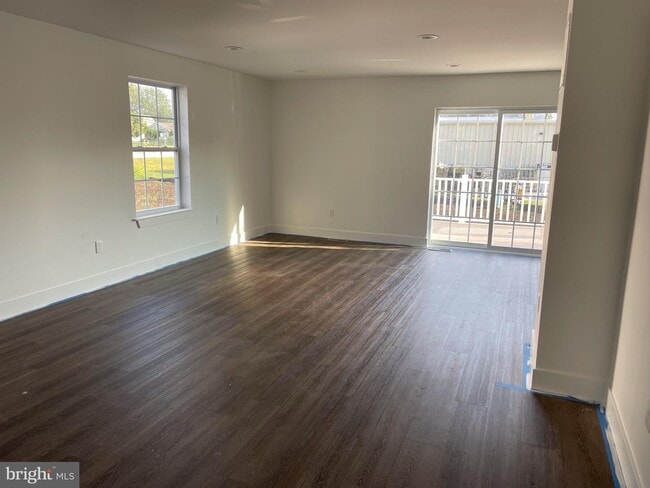 Building Photo - 611 Lakehurst Ave