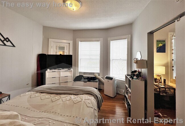 Foto del edificio - 69 Raymond Ave