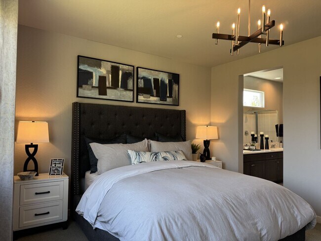 Foto del edificio - Brand new Former Model Home in Riverstone
