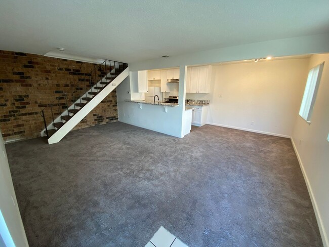 Building Photo - Remodeled 2 bedroom 1 bath townhouse