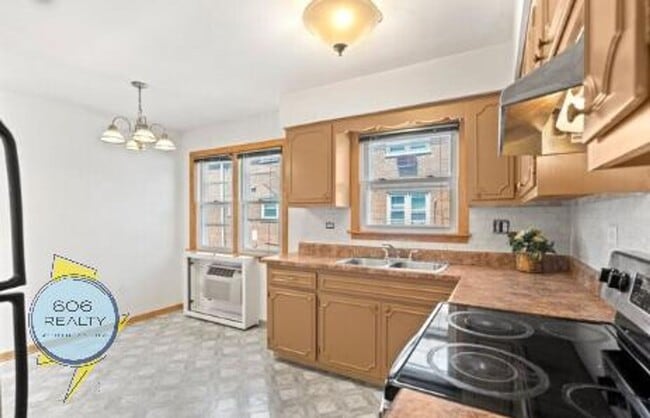 Building Photo - 9451 Maple Dr