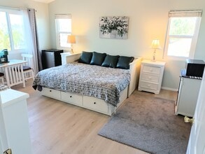 Building Photo - 1620-1624 York Dr