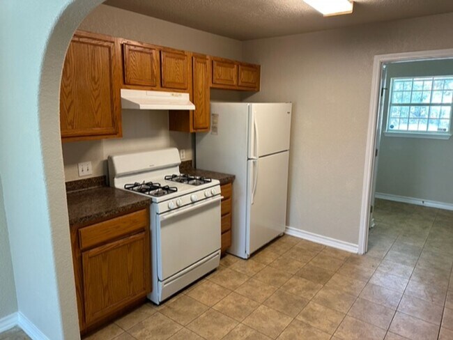 Foto del edificio - Adorable 2 bedroom READY FOR MOVE IN NOW!