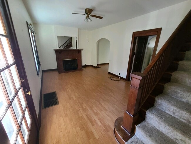 Living room - 1128 Lincoln Ave