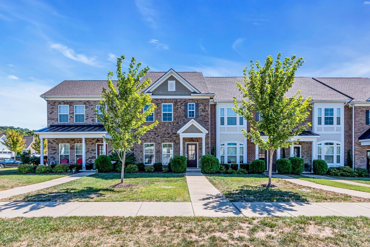 Primary Photo - 253 Mary Ann Cir