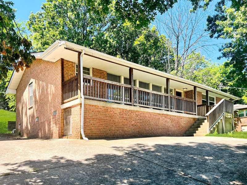 Foto principal - 405 Cedarvalley Dr