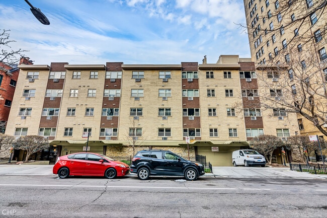 Building Photo - 420 W Aldine Ave