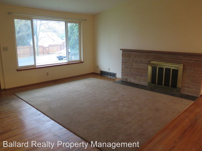 Building Photo - 3 br, 1 bath House - 13526 35th Ave NE