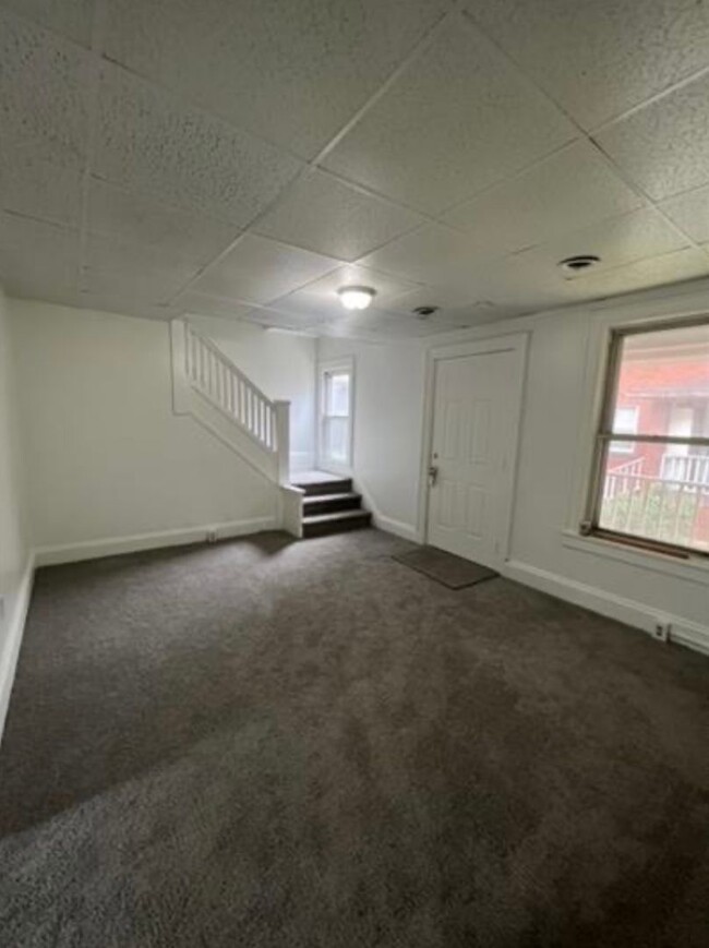 Foto del edificio - Expansive East End Townhome! Large Bedroom...