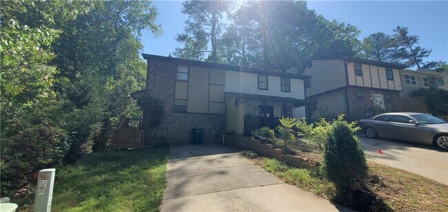 Building Photo - 2571 Park Rd