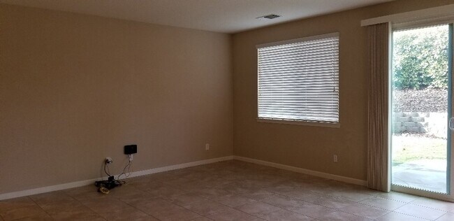 Foto del edificio - Beautiful 4 bd 2 bath Home for Rent in ANATOLIA Village Rancho Cordova