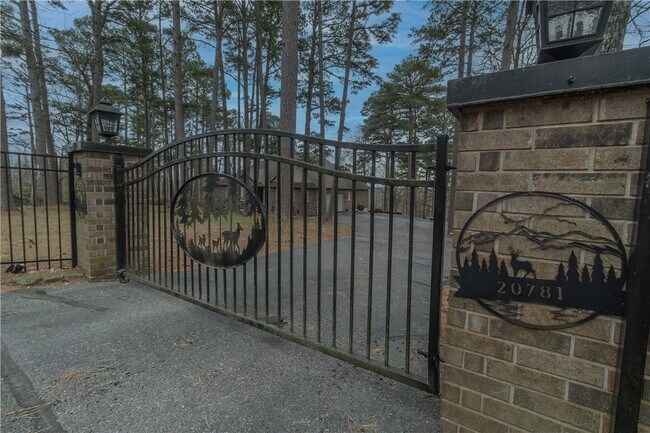 Building Photo - 20781 Low Gap Rd