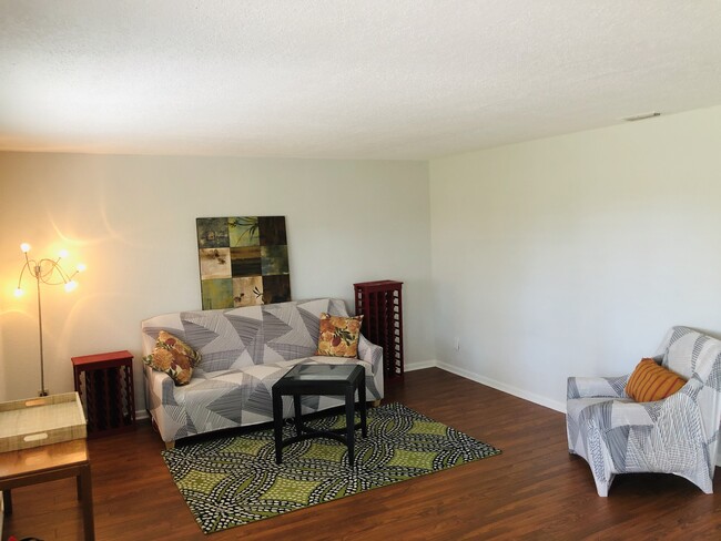 Building Photo - 4613 Bayshore Dr