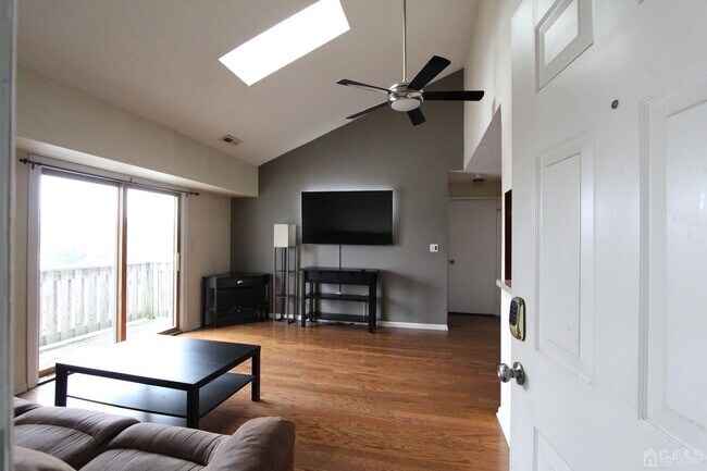 Foto del edificio - 5015 Ravens Crest Dr