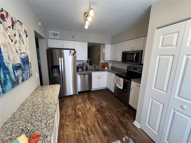 Building Photo - 14527 Bonaire Blvd