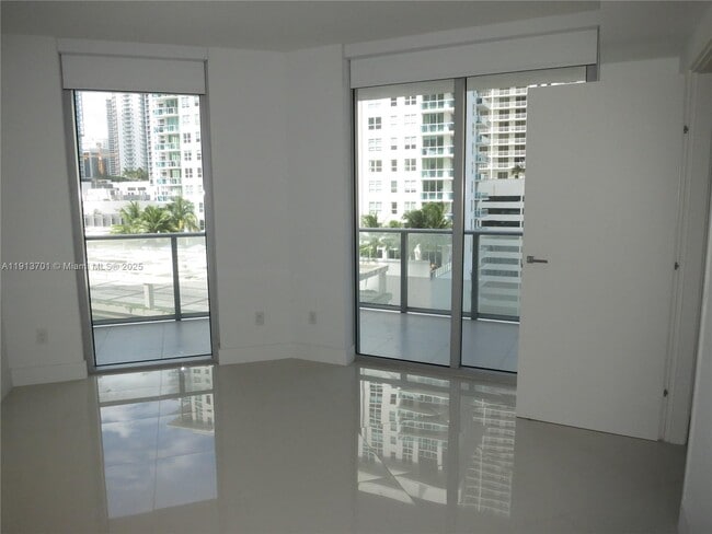 Foto del edificio - 1300 Brickell Bay Dr
