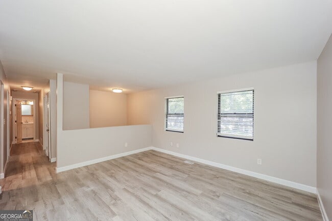 Building Photo - 200 Azimuth Ct SW
