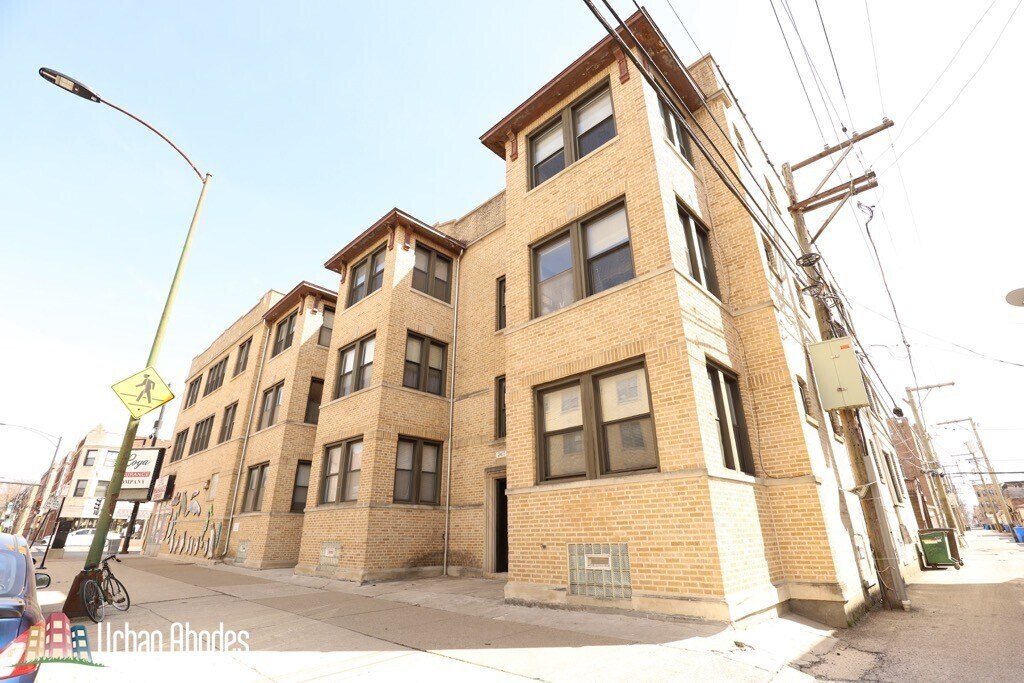 Primary Photo - 2407 W Wilson Ave