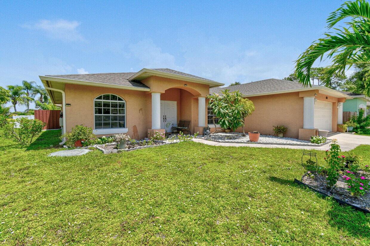 Foto principal - 1671 SW Mackey Ave