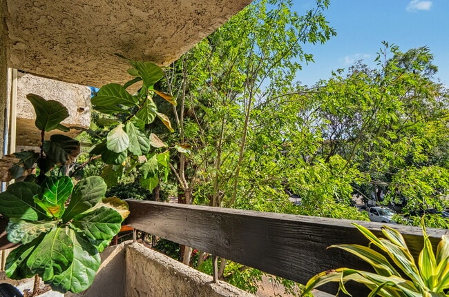 Building Photo - 2700 Cahuenga Blvd E