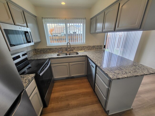 Foto del edificio - 3146 Heaton Way