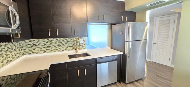 Foto del edificio - 1201 NE 191st St