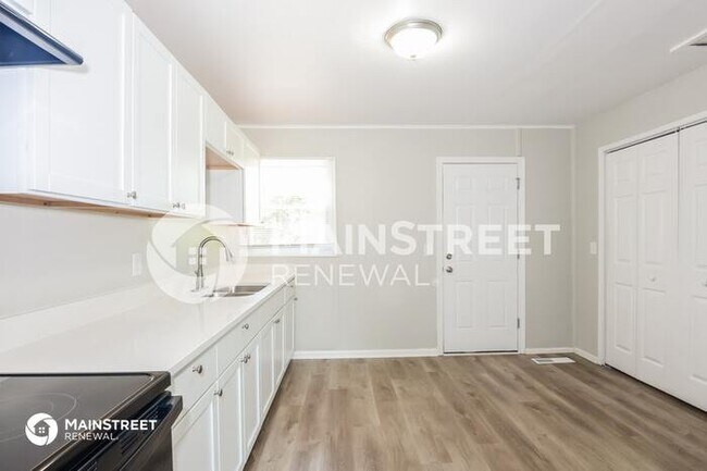 Building Photo - 4030 Kalmar Dr