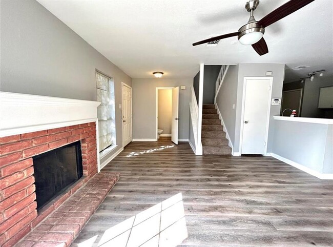 Building Photo - 2211 S Kirkwood Rd