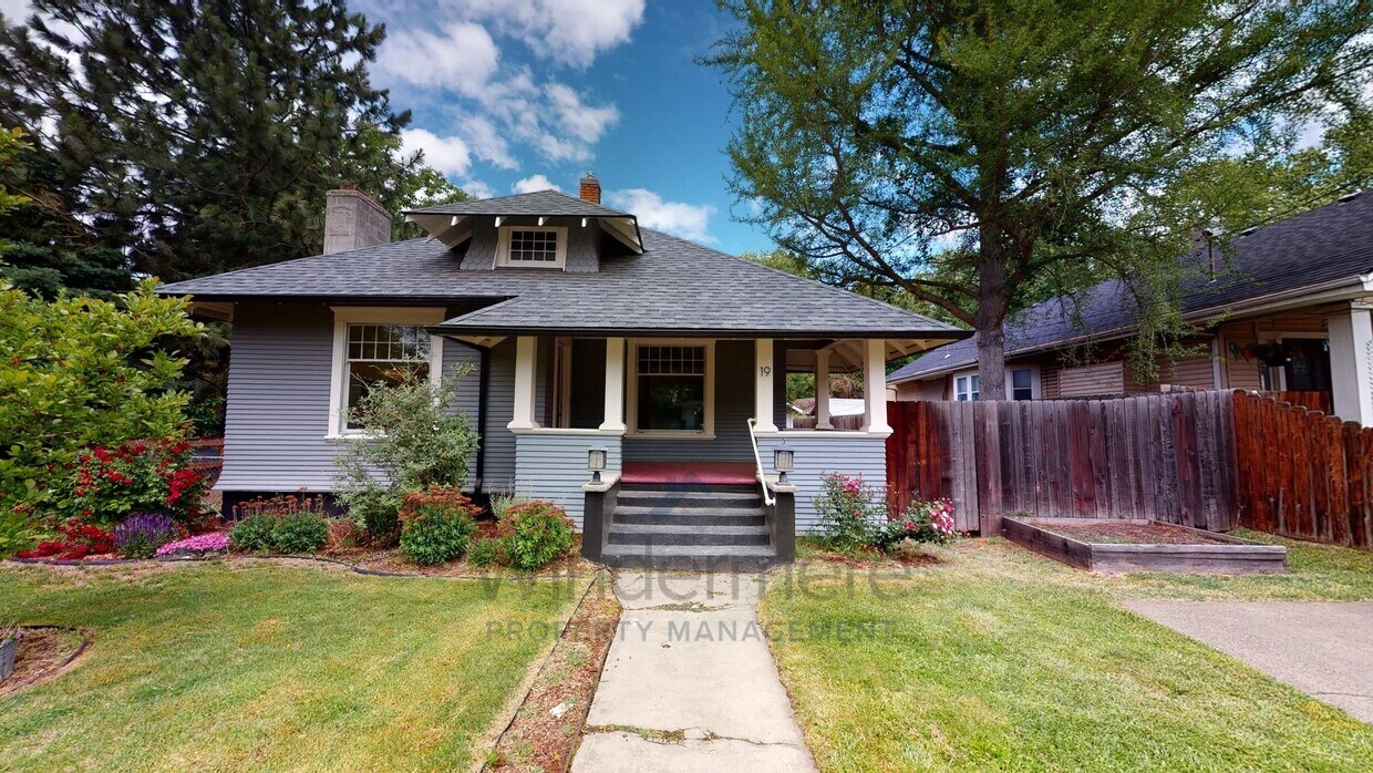 Primary Photo - 19 E Walnut St