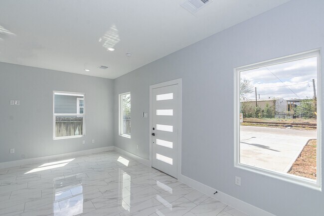 Foto del edificio - 6513 Avenue B