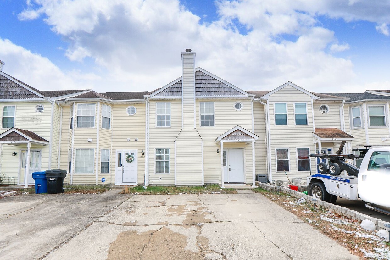 Primary Photo - Charming Townhouse in Virginia Beach