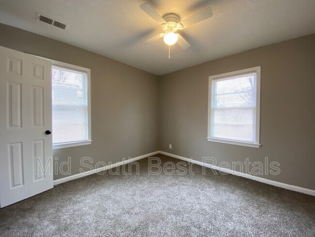 Foto del edificio - 5061 Stacey Rd