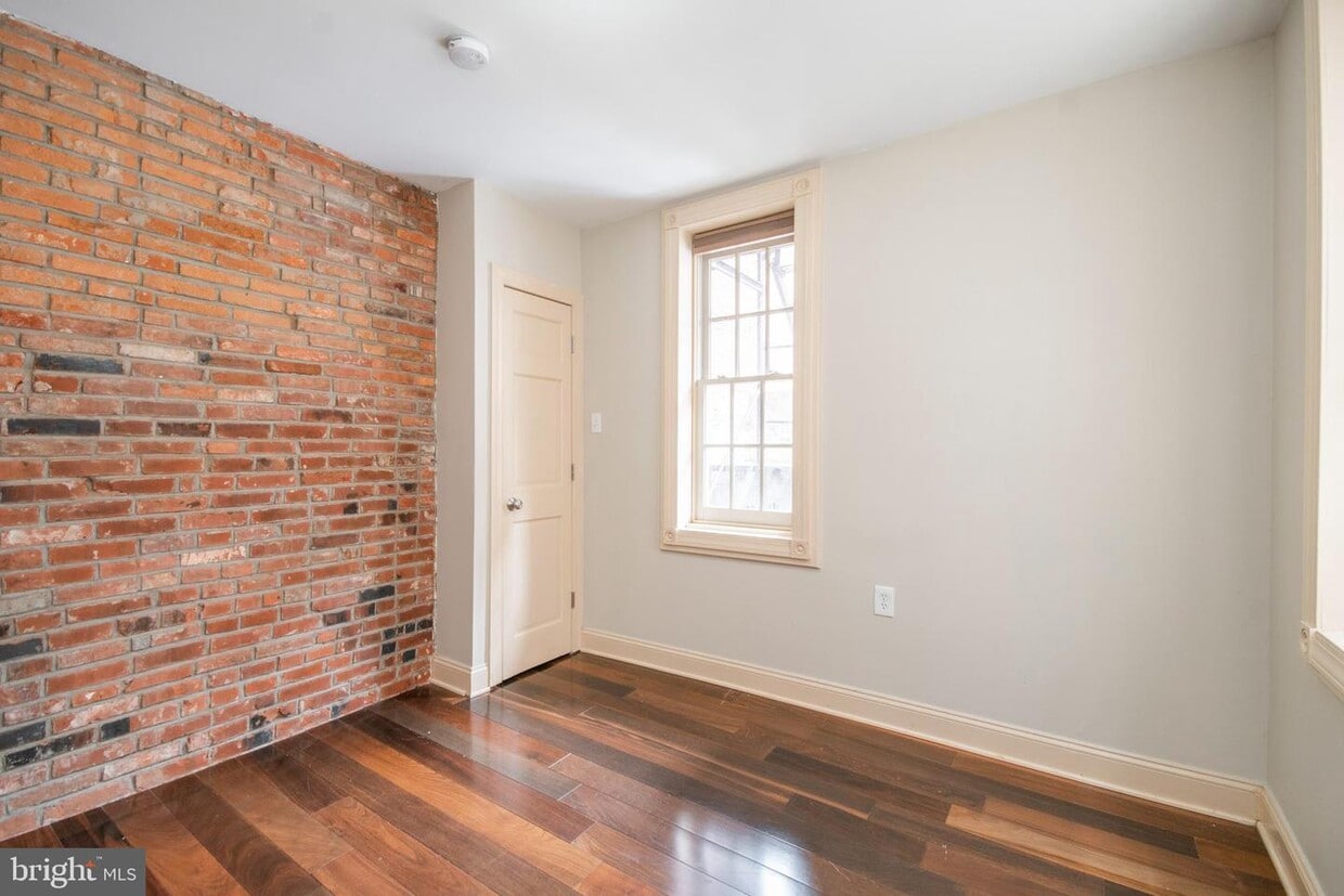 Primary Photo - 1322 Pine St