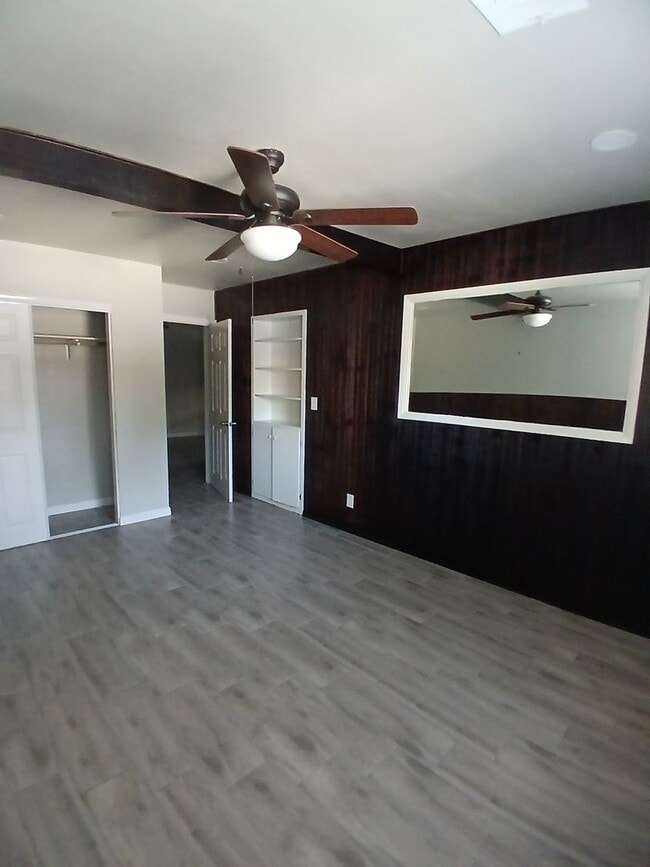 Building Photo - Spacious 2 Bedroom 1 Bath Apartment