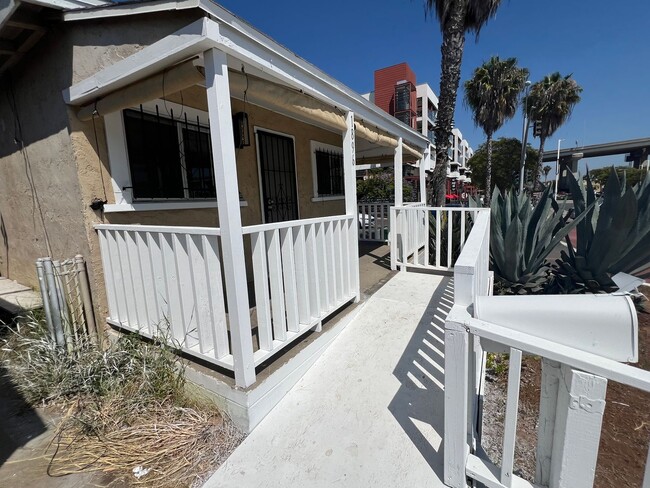 Building Photo - Studio for Rent Can be Used for Housing or...