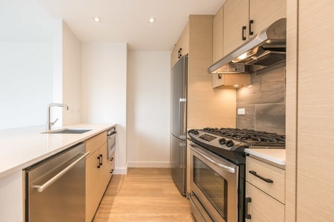 Foto del edificio - *NO FEE* BRAND NEW APARTMENT IN LUXURY BUI...