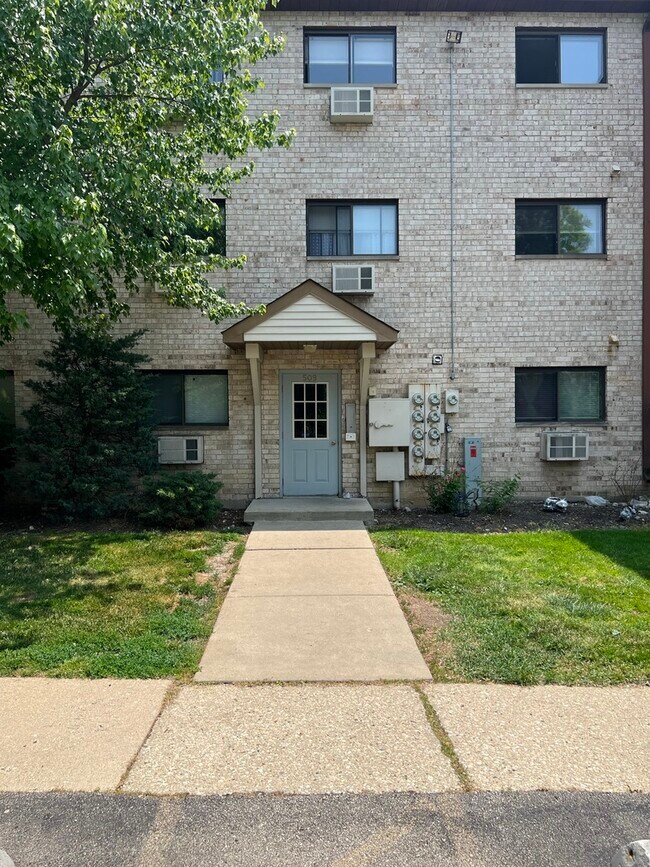 Building Photo - 509 E Spruce Dr