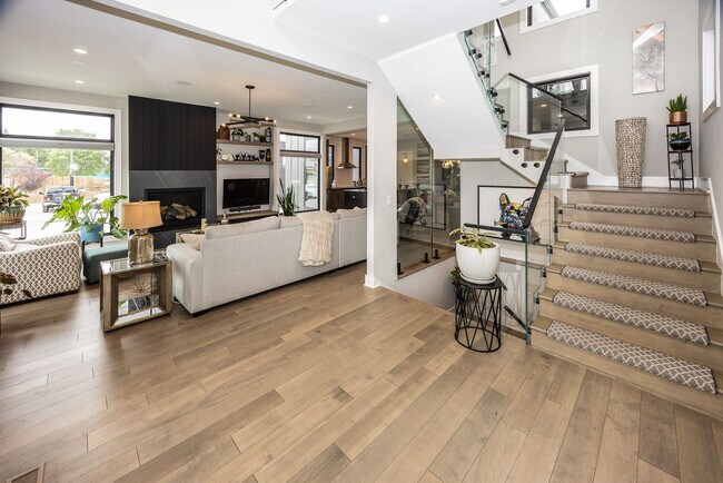 Building Photo - 1123 Olive St