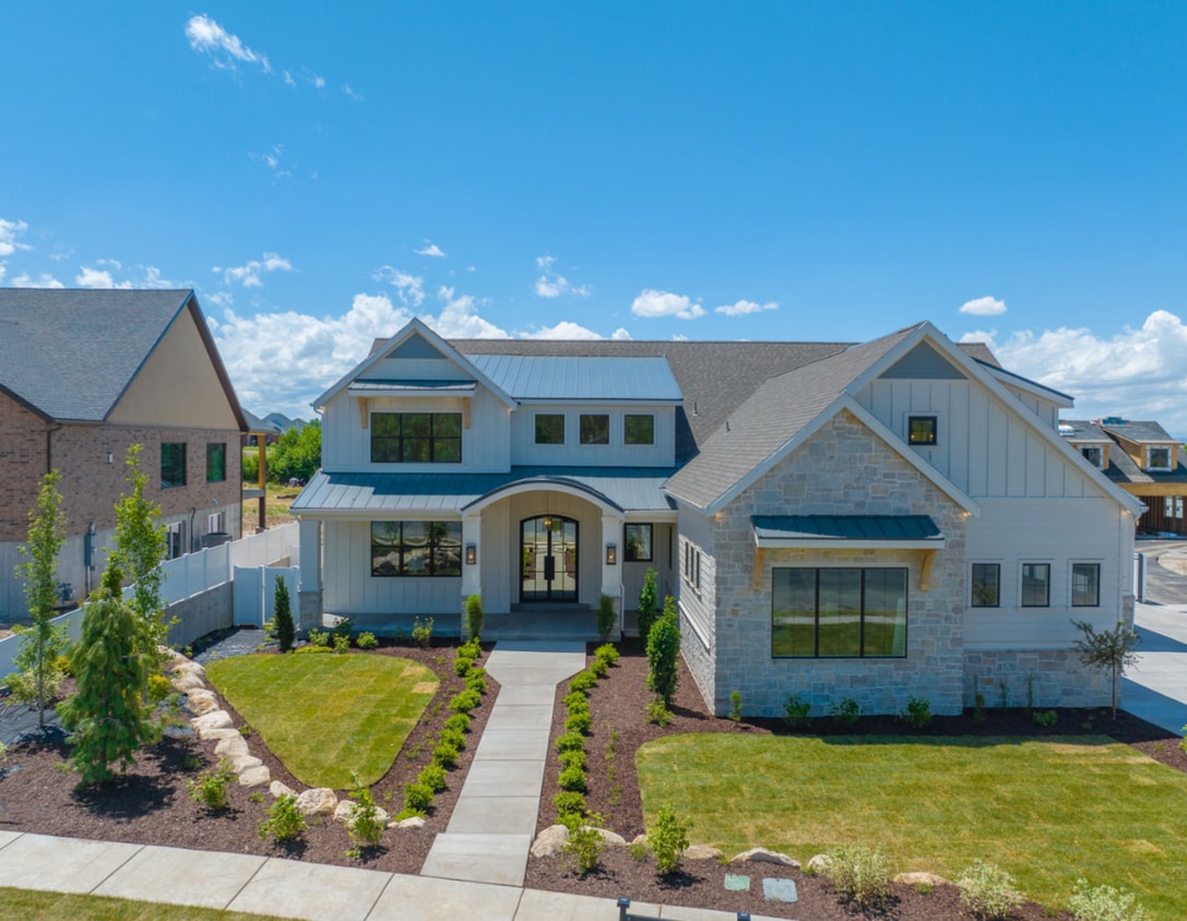 Primary Photo - Beautiful Salem House - Parade of Home 2022