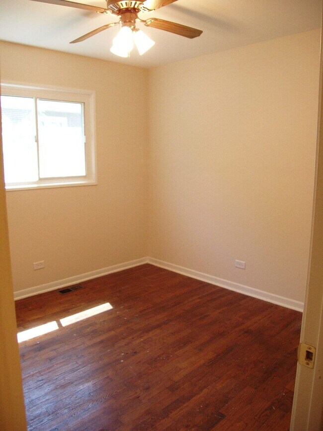 Building Photo - 1535 Charles Dr