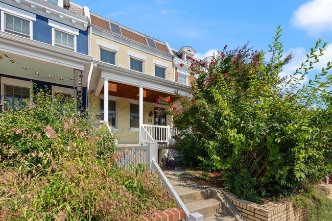Building Photo - 445 Newton Pl NW