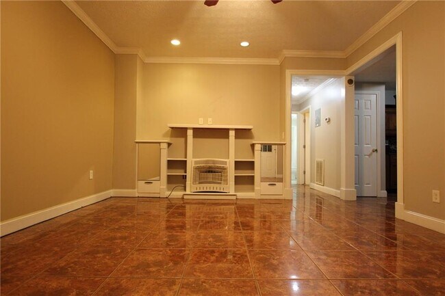Foto del edificio - 818 Springlake Rd