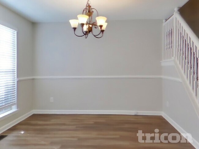 Building Photo - 214 Amber Trce