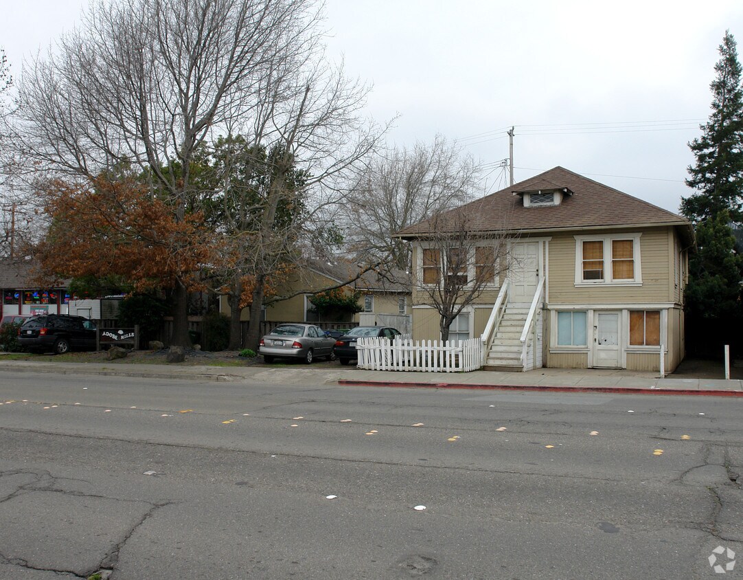 Building Photo - 609-611 Petaluma Blvd S