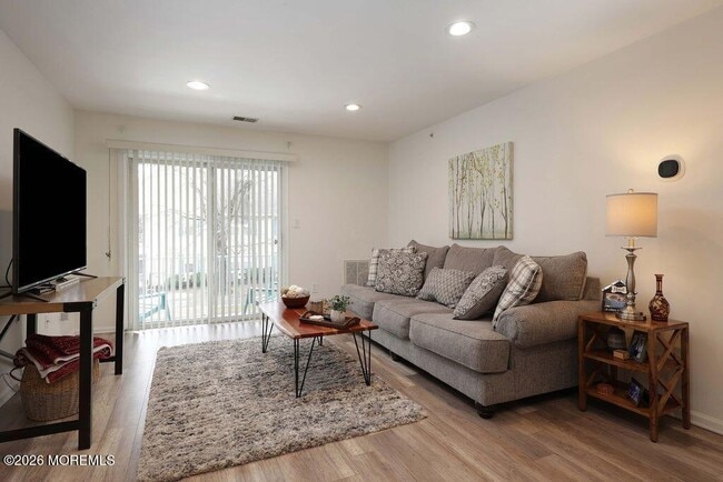 Building Photo - 1015 Wedgewood Cir